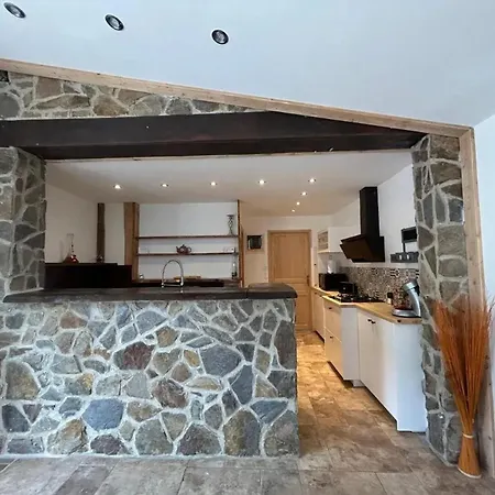 Maison Pres De Avec Piscine Jardin *