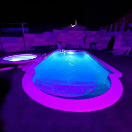 度假居 Maison Pres De Avec Piscine Jardin *